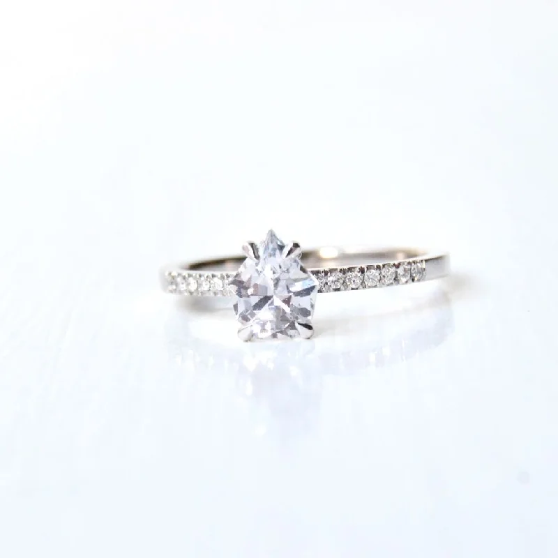 Elegant Designs, Unbeatable Discounts – Shop Jewelry Now Paliha Sudu 18K Whitegold Ring w. Sapphire & Diamonds Elegant Designs, Unbeatable Discounts – Shop Jewelry Now Paliha Sudu 18K Whitegold Ring w. Sapphire & Diamonds