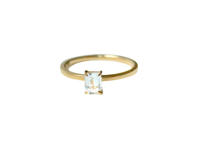 Best Jewelry Sale – Shop Exclusive Designs Now Sudu Ekala 18K Gold Ring w. Sapphire Best Jewelry Sale – Shop Exclusive Designs Now Sudu Ekala 18K Gold Ring w. Sapphire