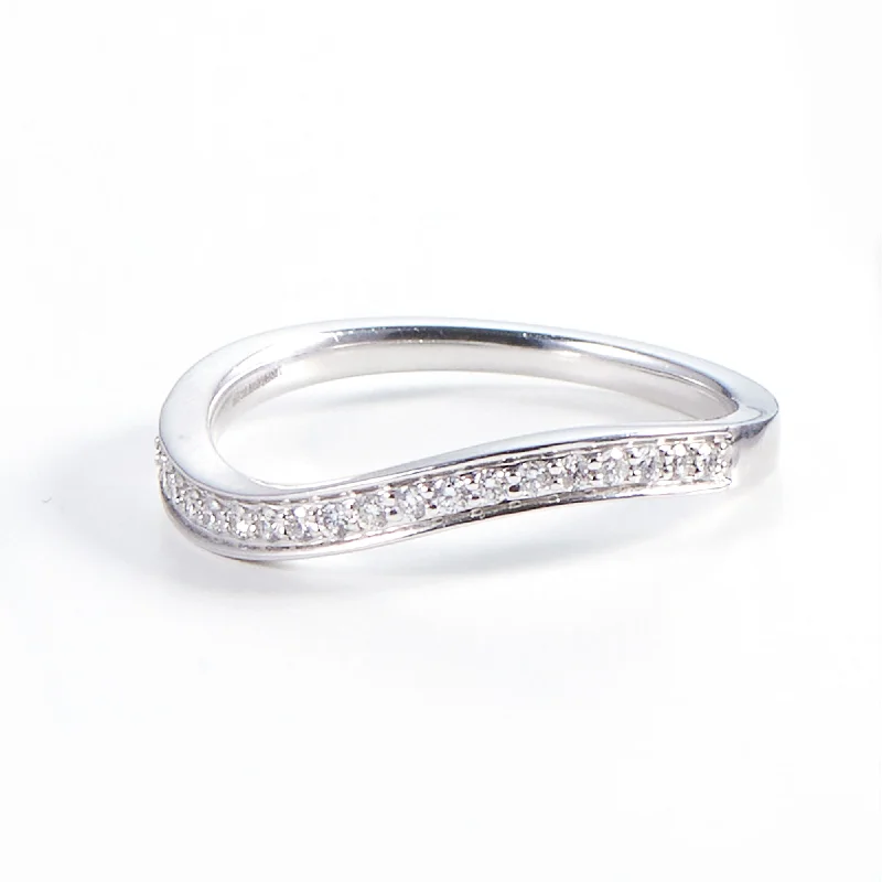 Timeless Jewelry At Special Discount Rates UMA 14K White Gold Ring w. Diamonds