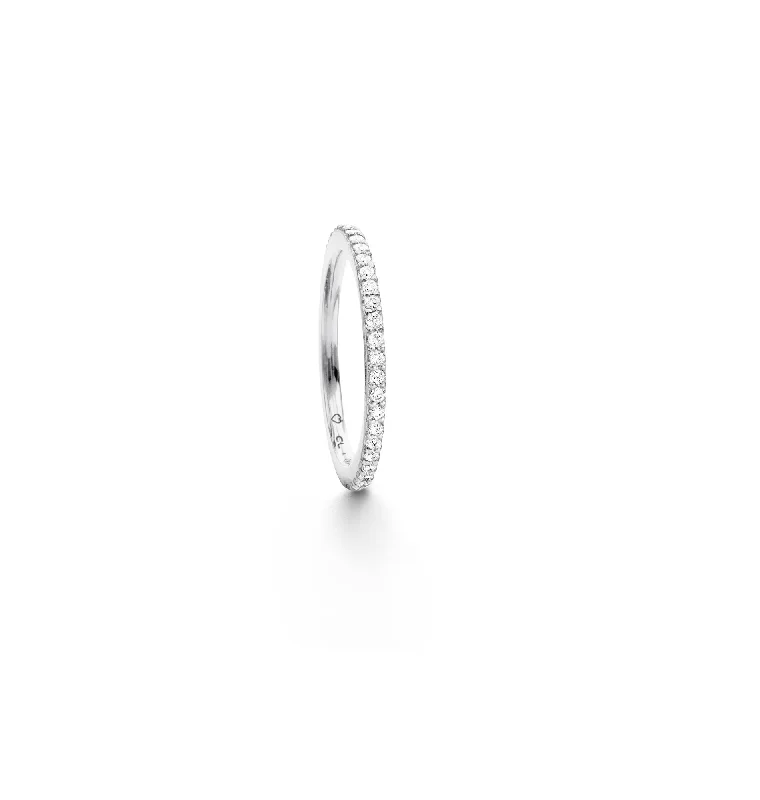 Trendy Minimalist Jewelry For Everyday Wear Love Bands 18K Whitegold Ring w. Diamonds Trendy Minimalist Jewelry For Everyday Wear Love Bands 18K Whitegold Ring w. Diamonds