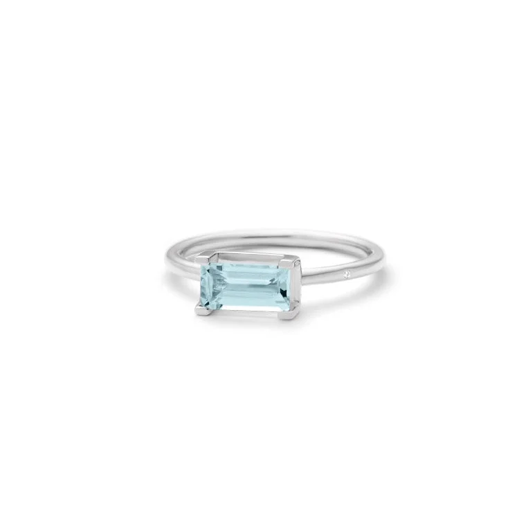 Romantic Heart-Shaped Jewelry For Special Gifts Nord Blue 18K Whitegold Ring w. Aquamarine & Diamond Romantic Heart-Shaped Jewelry For Special Gifts Nord Blue 18K Whitegold Ring w. Aquamarine & Diamond