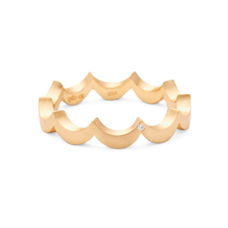 Exclusive Online Discounts On Stylish Jewelry Royal 18K Gold Ring w. Diamond