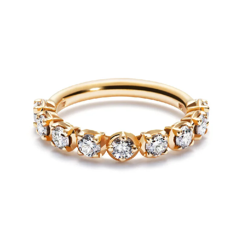 Trendy And Classic Jewelry Now At Reduced Prices Band 18K Gold Ring w. Diamonds