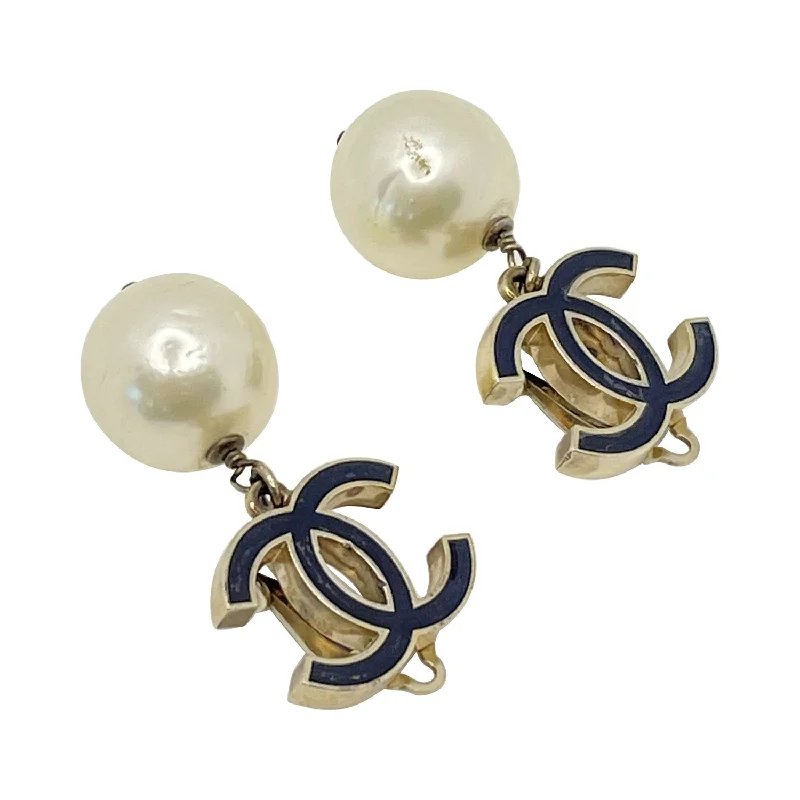 Stunning Statement Jewelry, Unbeatable Discounts Chanel CC Logo Pearl Clip Earrings Stunning Statement Jewelry, Unbeatable Discounts Chanel CC Logo Pearl Clip Earrings