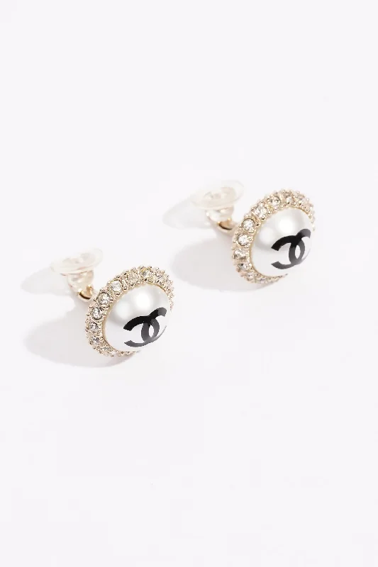 Sparkle For Less – Shop Our Limited-Time Jewelry Deals Chanel CC Pearl Earrings Silver Base Metal Sparkle For Less – Shop Our Limited-Time Jewelry Deals Chanel CC Pearl Earrings Silver Base Metal