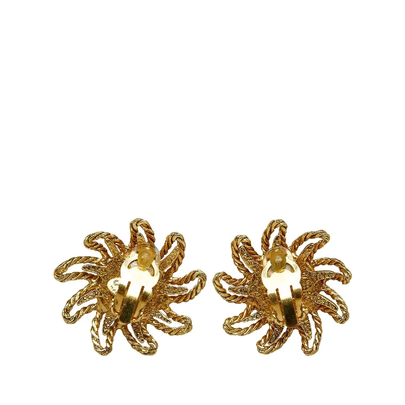 Shop Handcrafted Jewelry At Special Promotional Rates Chanel CC Sun Clip On Earrings (SHG-H6KrNb) Shop Handcrafted Jewelry At Special Promotional Rates Chanel CC Sun Clip On Earrings (SHG-H6KrNb)