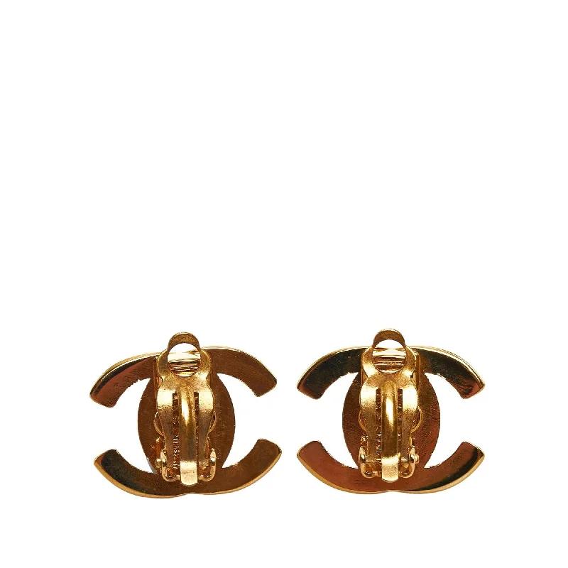 Affordable Luxury Jewelry – Style At A Great Price Chanel CC Turn Lock Clip-On Earrings (SHG-cXTWh2) Affordable Luxury Jewelry – Style At A Great Price Chanel CC Turn Lock Clip-On Earrings (SHG-cXTWh2)
