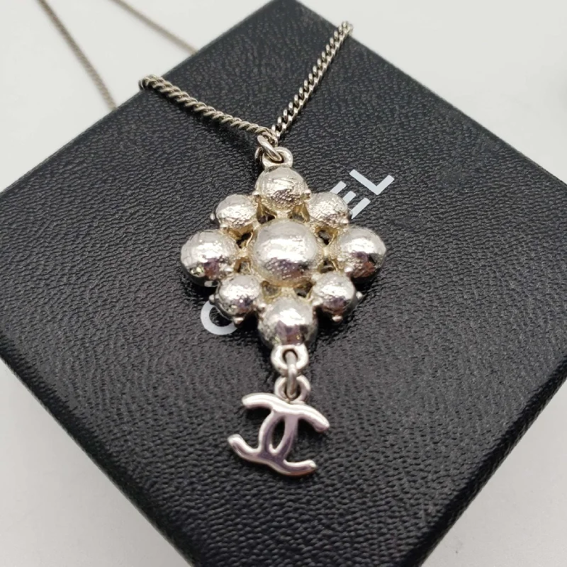 Best-Selling Jewelry Now Available At Special Deals CHANEL CC with stone Necklace Silver Color Best-Selling Jewelry Now Available At Special Deals CHANEL CC with stone Necklace Silver Color