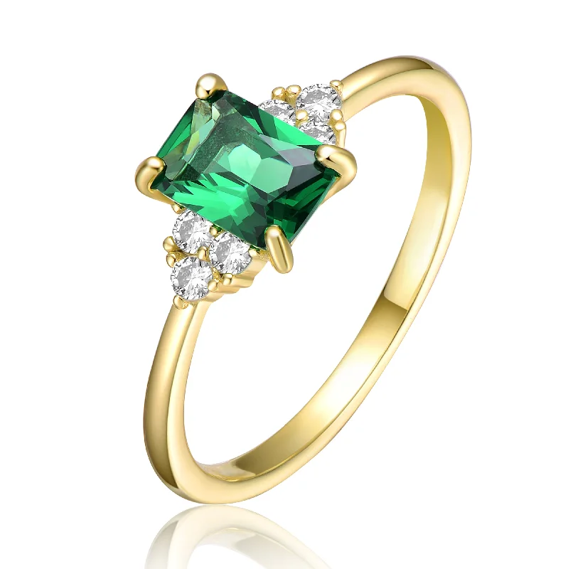 Must-Have Jewelry Pieces At Reduced Prices Déco Classic Green Solitaire Ring