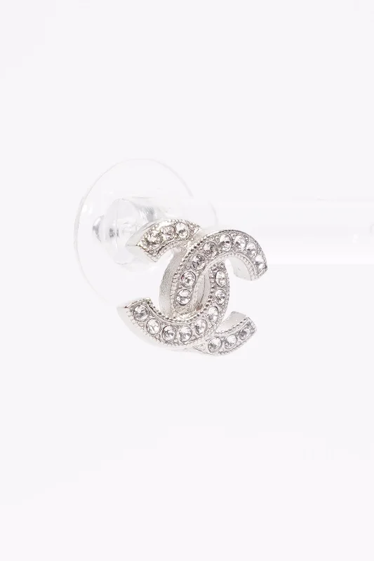 Versatile Layering Jewelry For Effortless Chic Chanel Womens CC Earrings Silver Finish Base Metal 2017 Versatile Layering Jewelry For Effortless Chic Chanel Womens CC Earrings Silver Finish Base Metal 2017