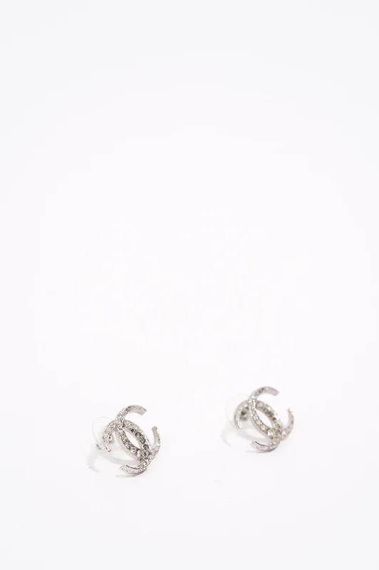 Modern Statement Jewelry For Bold Styling Chanel Womens CC Earrings Silver