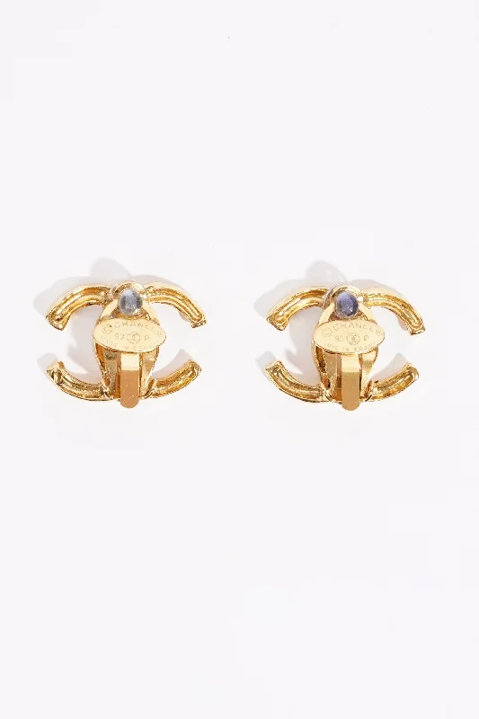Dainty Floral Jewelry For Feminine Elegance Chanel Womens CC Logo Earrings Golden Finish Base Metal Dainty Floral Jewelry For Feminine Elegance Chanel Womens CC Logo Earrings Golden Finish Base Metal