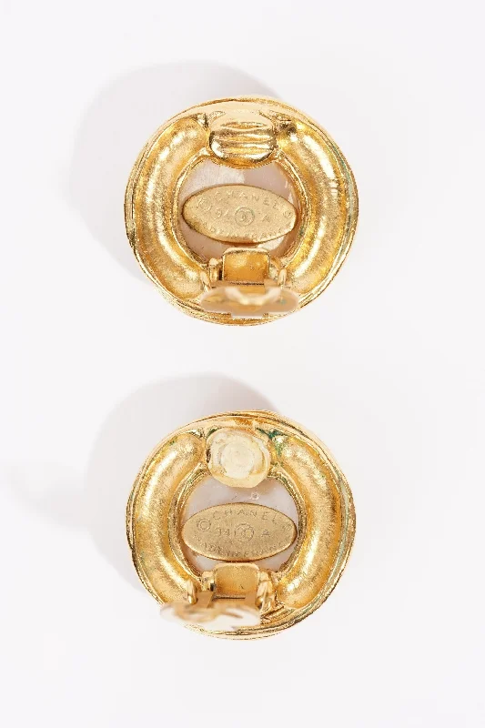 Exclusive Savings On Timeless Jewelry Pieces Chanel Logo Pearl Earings Gold / Pearl Gold Plated Exclusive Savings On Timeless Jewelry Pieces Chanel Logo Pearl Earings Gold / Pearl Gold Plated