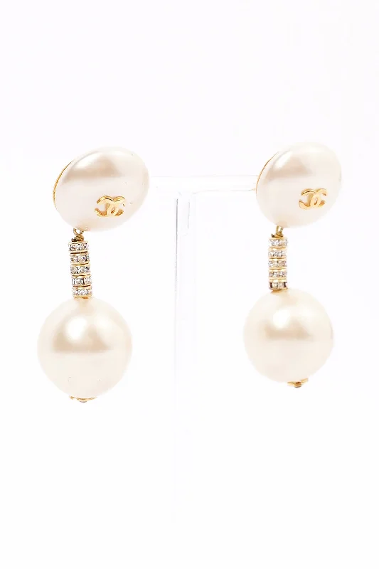 Chic And Stylish Jewelry At Discounted Prices Chanel Pearl Pendant Earrings