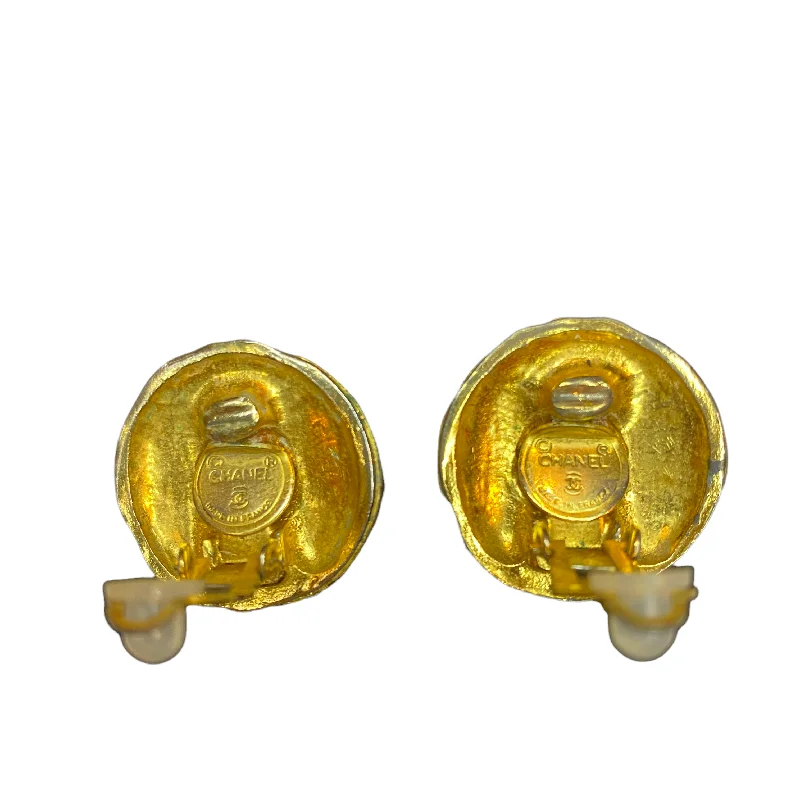 Don't Miss Out – Shop Elegant Jewelry For Less Chanel vintage clip earrings round   - 1990s