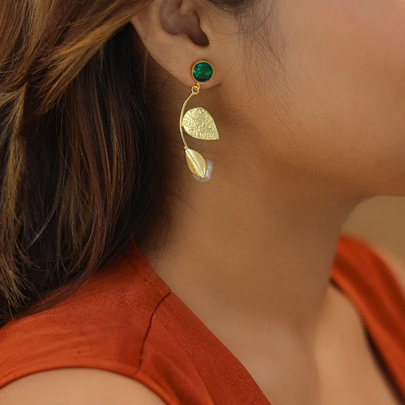Seasonal Jewelry Clearance – Best Styles At The Lowest Prices Belle Golden Dual Leaf Pearl Glossy Earring Seasonal Jewelry Clearance – Best Styles At The Lowest Prices Belle Golden Dual Leaf Pearl Glossy Earring