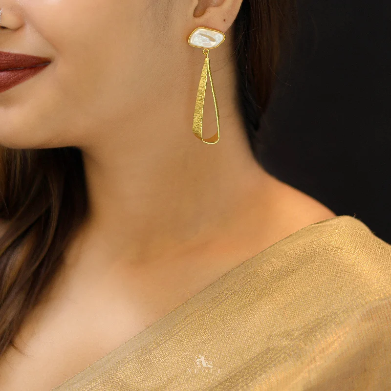Sparkle On A Budget – Fine Jewelry For Less Golden Baroque Textured Hanging Earring Sparkle On A Budget – Fine Jewelry For Less Golden Baroque Textured Hanging Earring