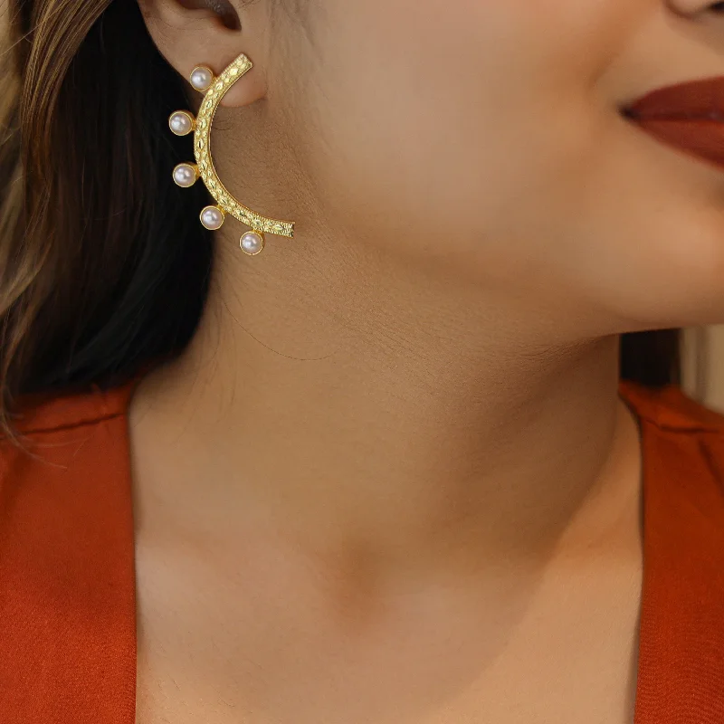 Shop Trending Jewelry With Exclusive Savings Golden Textured 5 Pearl Earring