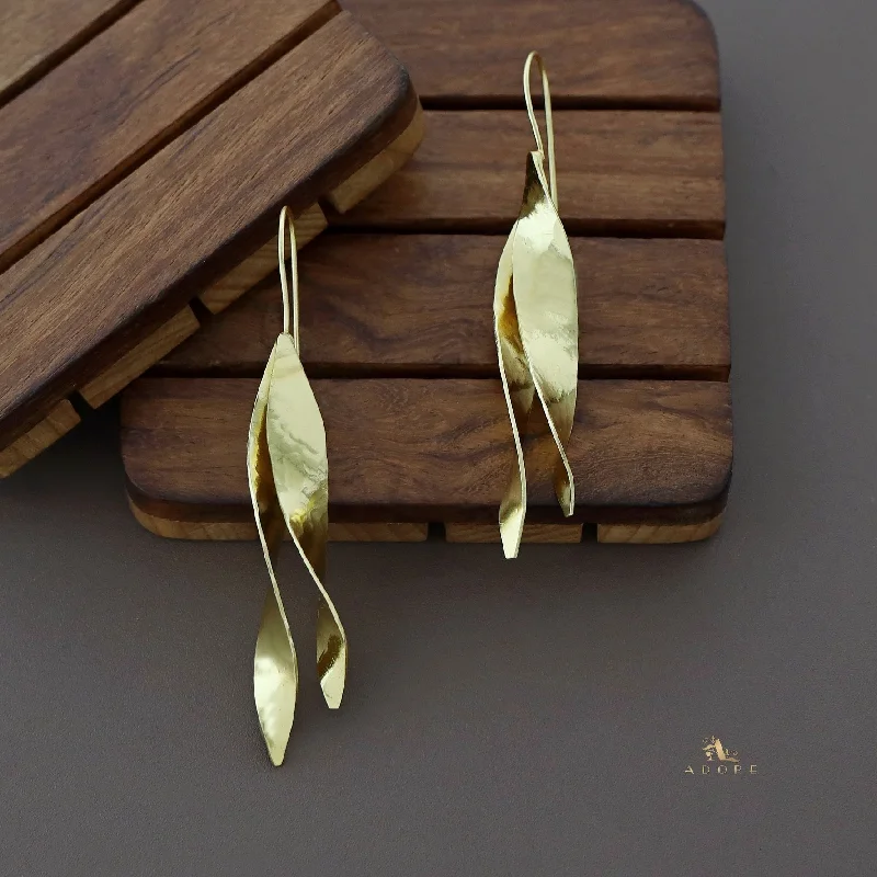 Once-A-Year Jewelry Deals – Shop Before They’Re Gone Hylda Golden Ribbon Drop