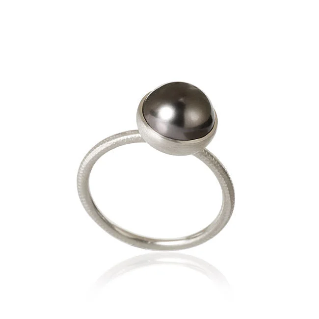 Special Offers On Handcrafted And Designer Jewelry Pacific Silver Ring w. Grey Pearl Special Offers On Handcrafted And Designer Jewelry Pacific Silver Ring w. Grey Pearl