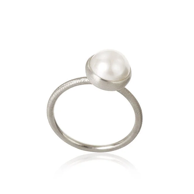 Timeless Elegance At Unbelievable Discounts Small Pacific Silver Ring w. White Pearl Timeless Elegance At Unbelievable Discounts Small Pacific Silver Ring w. White Pearl