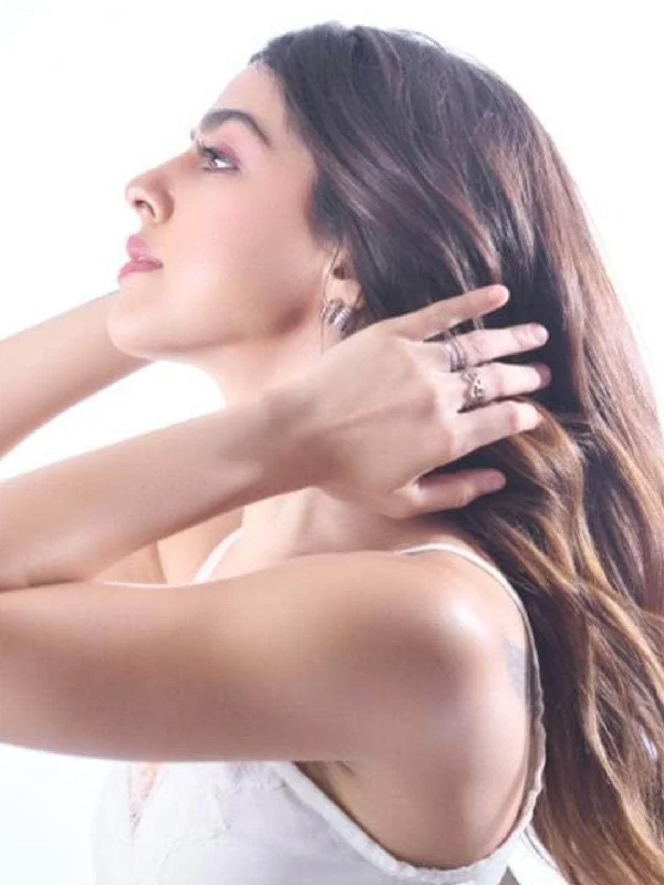 Luxury Jewelry Sale – Elegant Styles At Unbeatable Prices Alaya F In 3 Line Twist Stud Earrings Luxury Jewelry Sale – Elegant Styles At Unbeatable Prices Alaya F In 3 Line Twist Stud Earrings