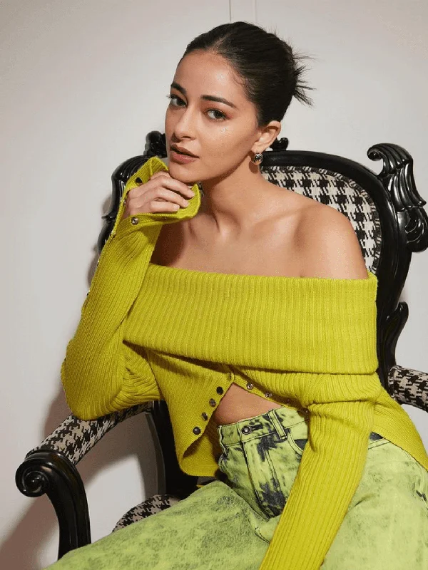 Premium Diamond Jewelry For Unforgettable Moments Ananya Pandey In C Shaped Stud Earrings Premium Diamond Jewelry For Unforgettable Moments Ananya Pandey In C Shaped Stud Earrings