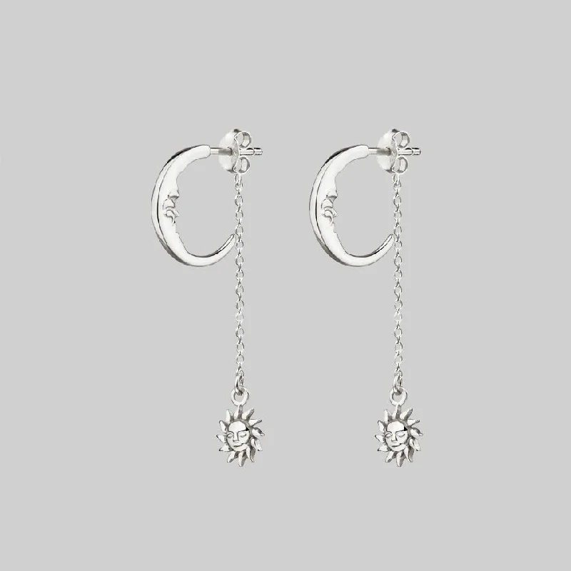 Unmissable Jewelry Discounts – Elevate Your Look For Less DAWN. Man in the Moon & Star Earrings - Silver Unmissable Jewelry Discounts – Elevate Your Look For Less DAWN. Man in the Moon & Star Earrings - Silver