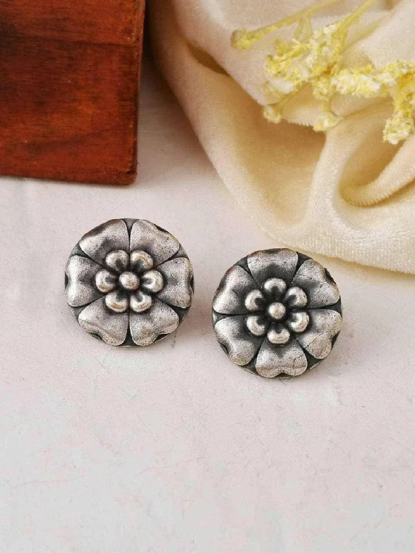 Unmissable Jewelry Discounts – Elevate Your Look For Less Oxidized Simba Tika Stud Earrings Unmissable Jewelry Discounts – Elevate Your Look For Less Oxidized Simba Tika Stud Earrings