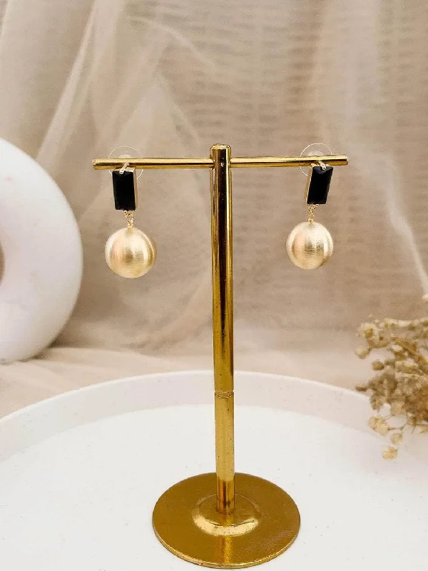 Customized Silver Jewelry For Unique Style Pearl Huggies Stud Earrings