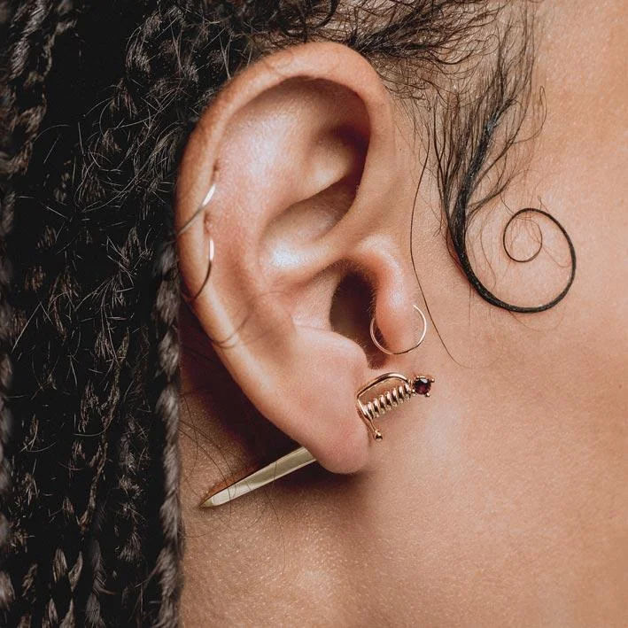 High-Quality Gemstone Jewelry For Special Occasions SALEM. Garnet Short Dagger Single Earring - Gold High-Quality Gemstone Jewelry For Special Occasions SALEM. Garnet Short Dagger Single Earring - Gold