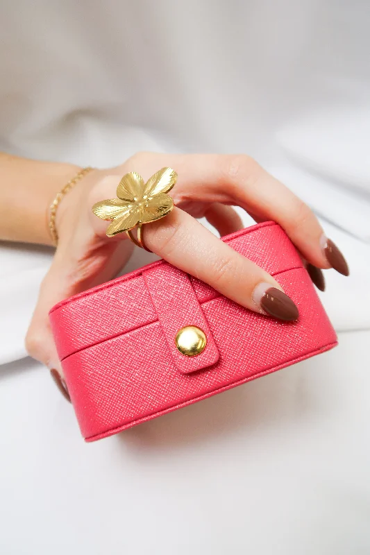 Sparkle For Less – Shop Our Limited-Time Jewelry Deals 5 Golden Rings with BONUS Leather Jewelry Pink Case Sparkle For Less – Shop Our Limited-Time Jewelry Deals 5 Golden Rings with BONUS Leather Jewelry Pink Case
