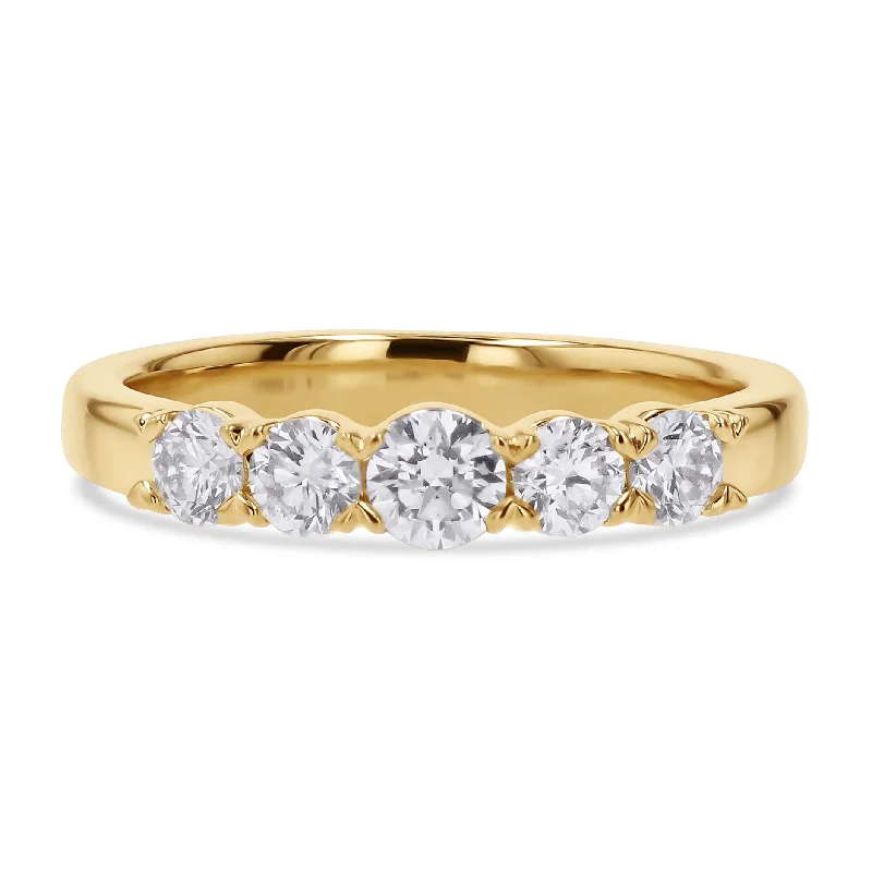 Chic And Stylish Jewelry At Discounted Prices Graduated Diamond Line Wedding Band