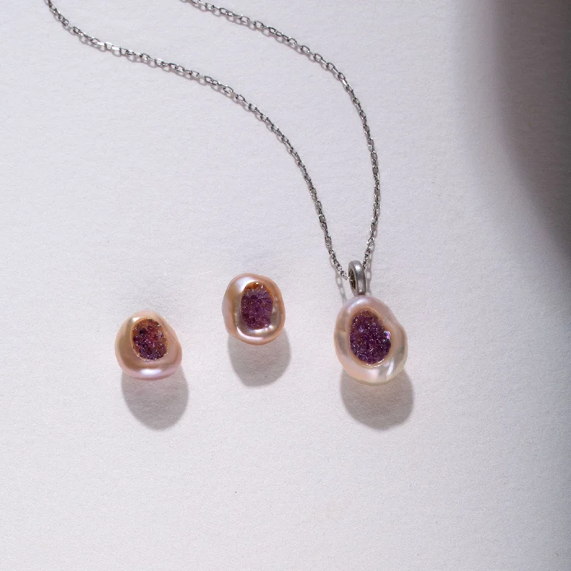 The Perfect Accessory For Less – Jewelry Sale Live Piccolo Finestrino Collection Freshwater Pearl Pendant and Stud Earrings Set with Amethyst The Perfect Accessory For Less – Jewelry Sale Live Piccolo Finestrino Collection Freshwater Pearl Pendant and Stud Earrings Set with Amethyst