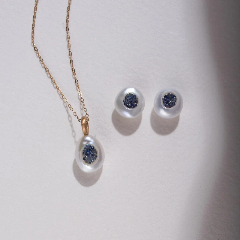 Must-Have Jewelry Pieces At Reduced Prices Piccolo Finestrino Collection Freshwater Pearl Pendant and Stud Earrings Set with Blue Sapphire Must-Have Jewelry Pieces At Reduced Prices Piccolo Finestrino Collection Freshwater Pearl Pendant and Stud Earrings Set with Blue Sapphire