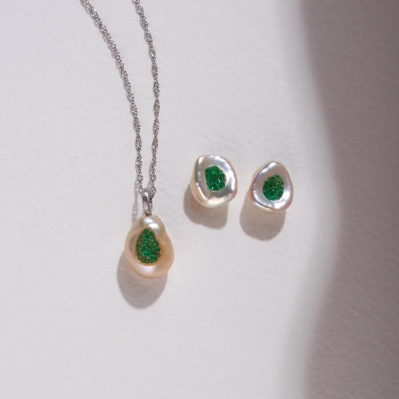 Luxury Jewelry Clearance – Shop Premium Styles Now Piccolo Finestrino Collection Freshwater Pearl Pendant and Stud Earrings Set with Emerald Luxury Jewelry Clearance – Shop Premium Styles Now Piccolo Finestrino Collection Freshwater Pearl Pendant and Stud Earrings Set with Emerald